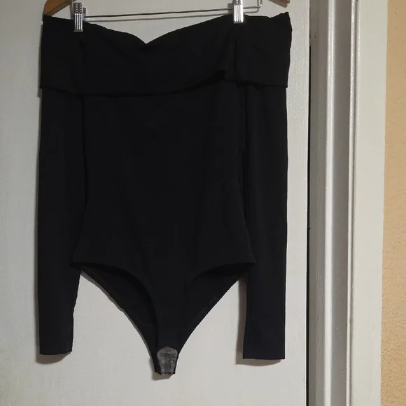 Alice + Olivia Classic Black Garment - Picture 11 of 13